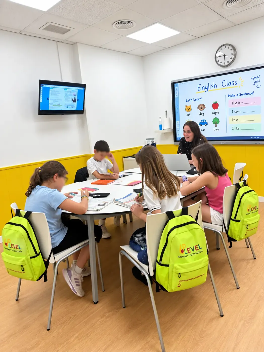 Clase de inglés para niños en Uplevel Academy